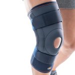 RODILLERA ARTICULADA DE NEOPRENO CON RÓTULA ABIERTA Y CINCHAS DE SUJECIÓN