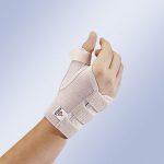 MUÑEQUERA ELÁSTICA DE PULGAR ABIERTA CON FÉRULA